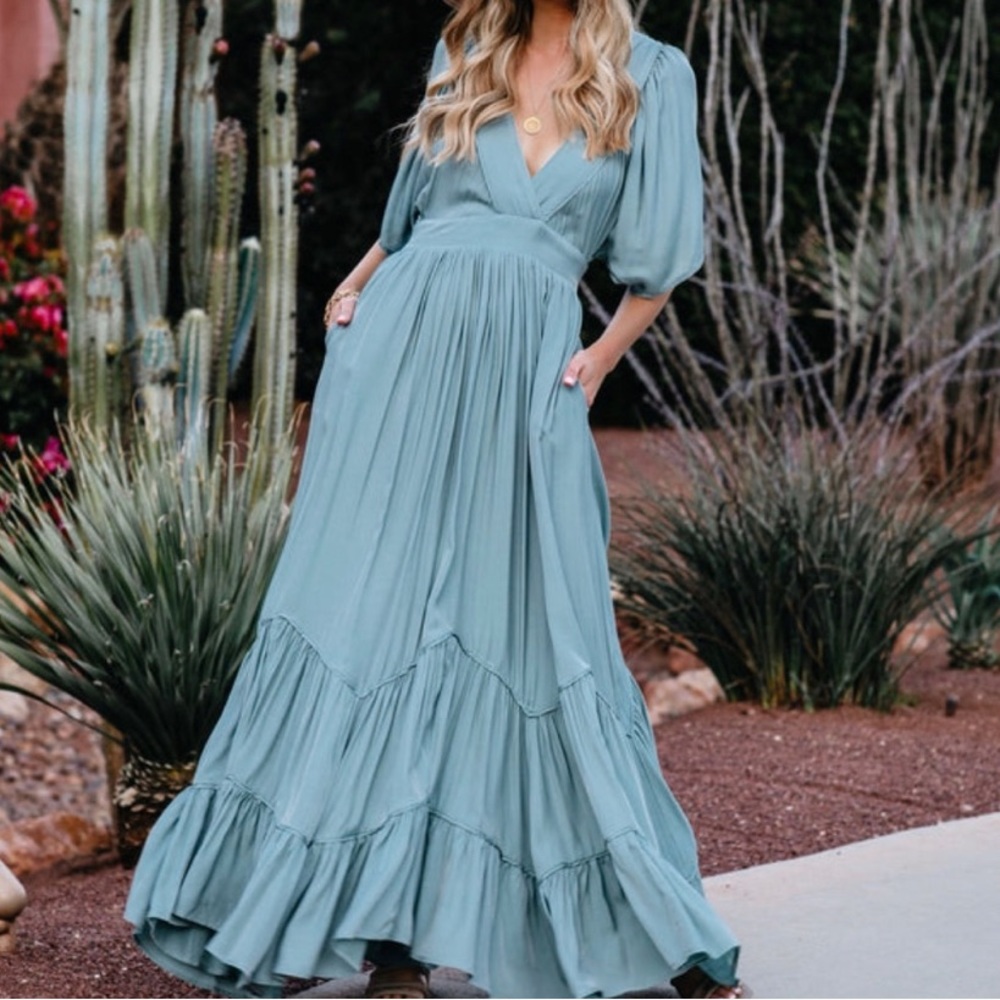 NWOT Vici Seafoam Pocketed Tiered Maxi Dress, M